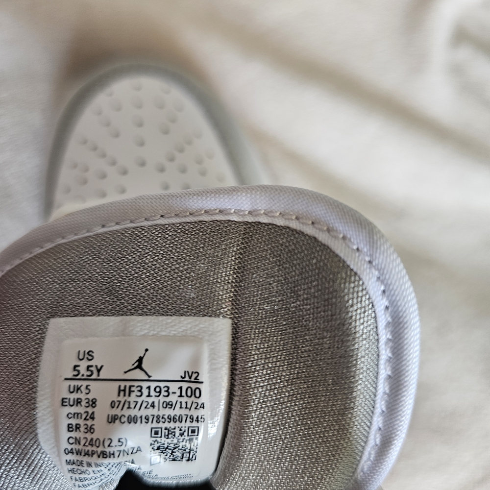 Jordan Kids Sneakers in Gray and White - Picture 6 of 6